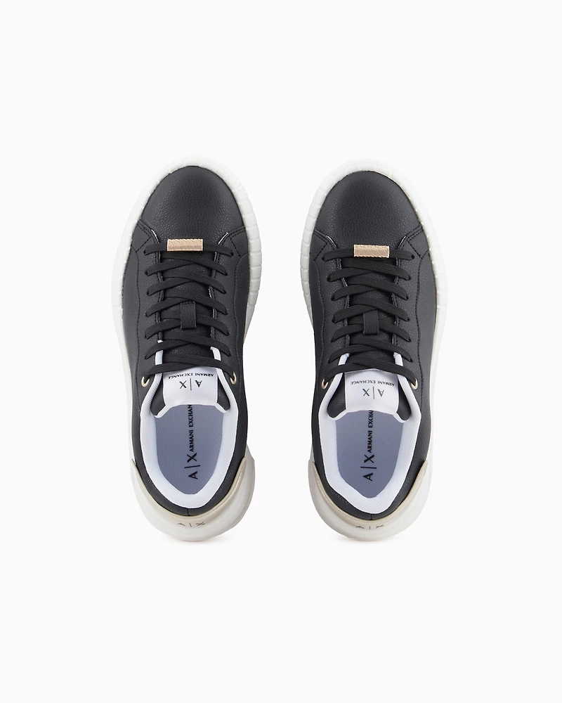 Sneakers with laces and logo