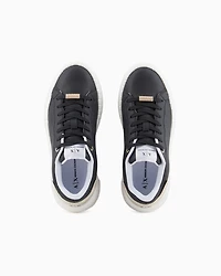 Sneakers with laces and logo