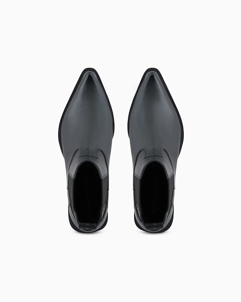 Camperos boots with elastic inserts
