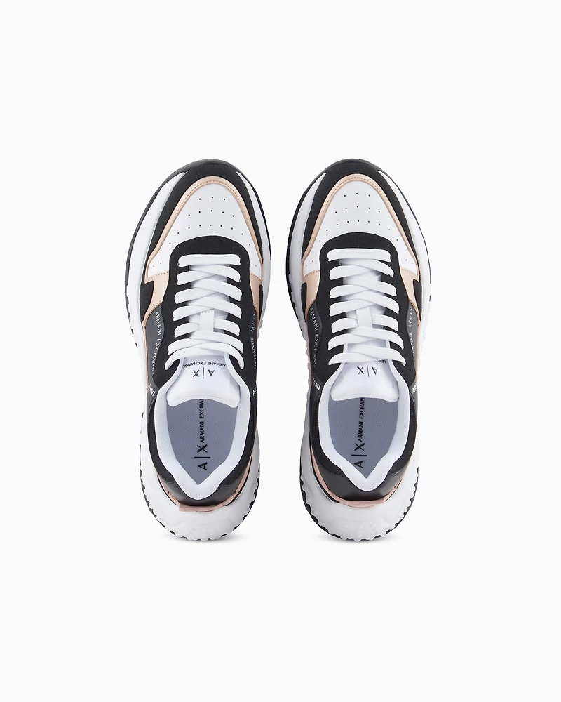 Chunky sneakers with contrasting sole