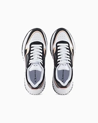 Chunky sneakers with contrasting sole