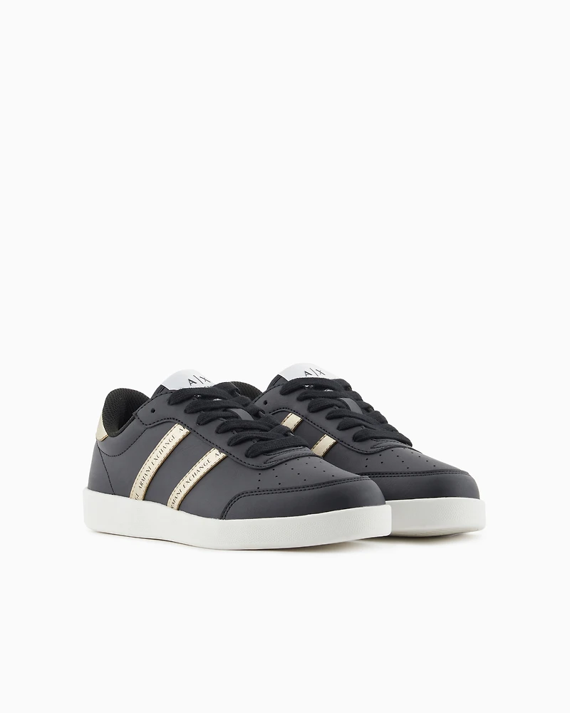 Sneakers with contrasting side bands