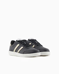 Sneakers with contrasting side bands