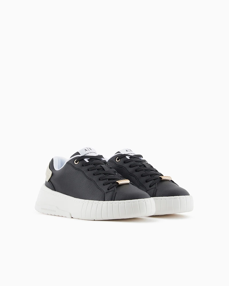 Sneakers with laces and logo