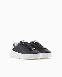 Sneakers with laces and logo