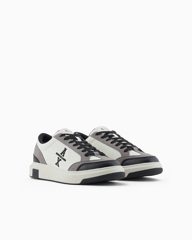 Sneakers with contrasting details and side logo
