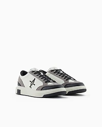 Sneakers with contrasting details and side logo