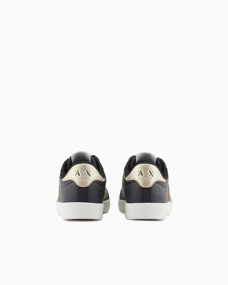 Sneakers with contrasting side bands