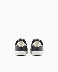 Sneakers with contrasting side bands