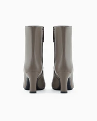 Matte finishing ankle boots with heel