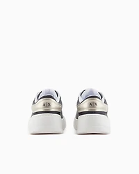 Sneakers with laces and logo