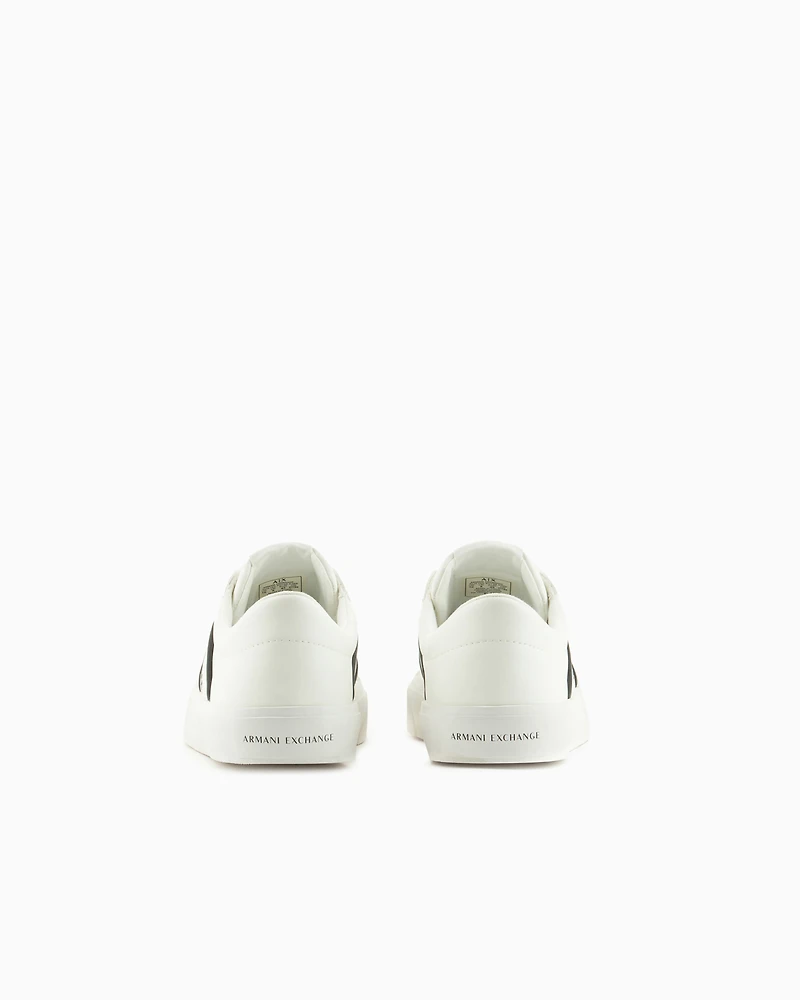 Sneakers with contrasting band