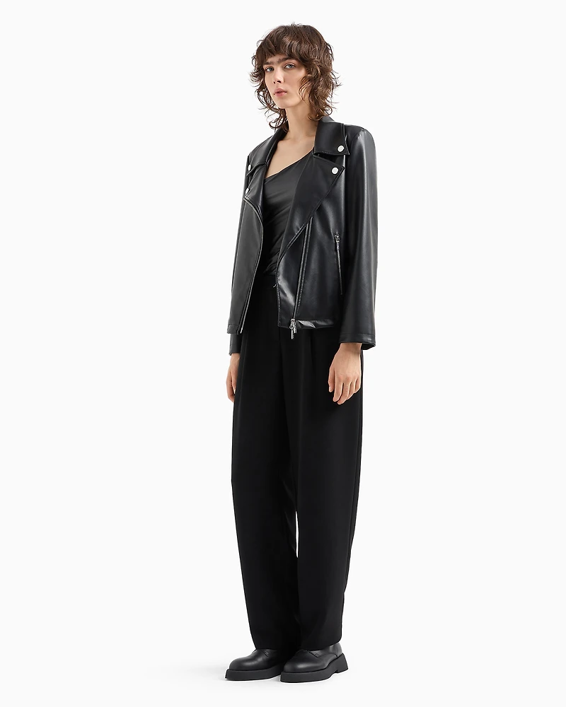 Pleated trousers flowing fabric