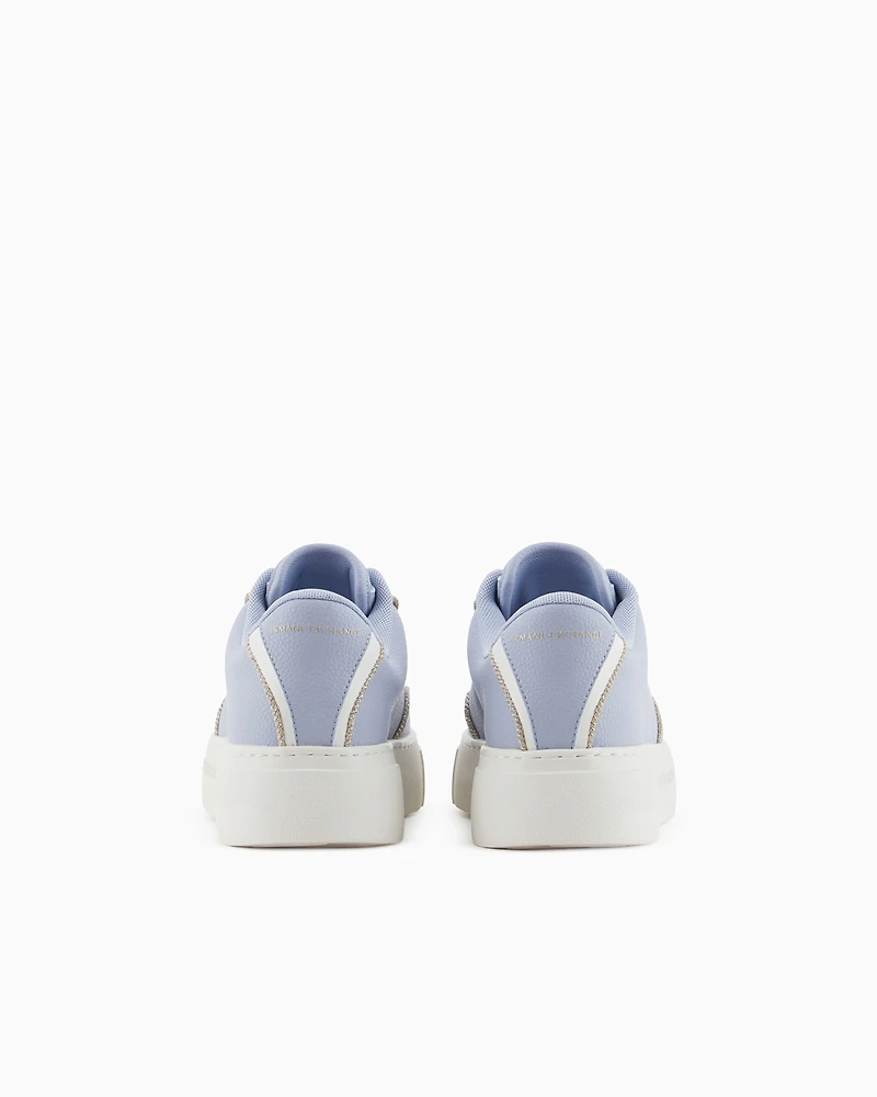 Sneakers with rope piping