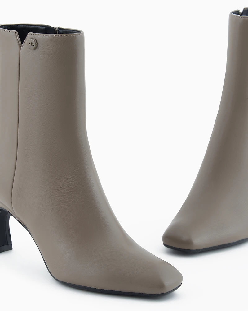 Matte finishing ankle boots with heel