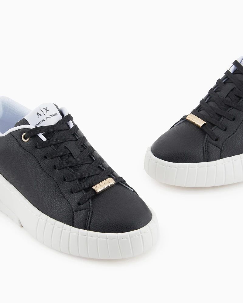 Sneakers with laces and logo