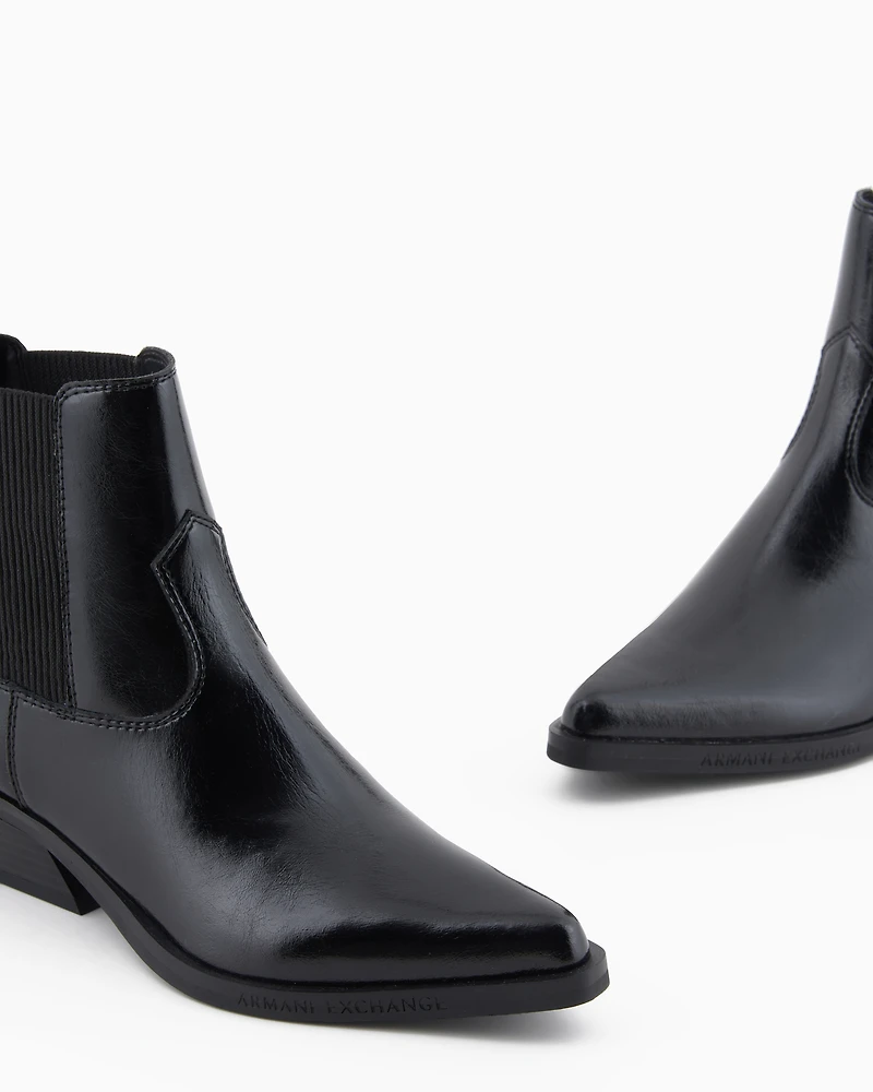 Camperos boots with elastic inserts