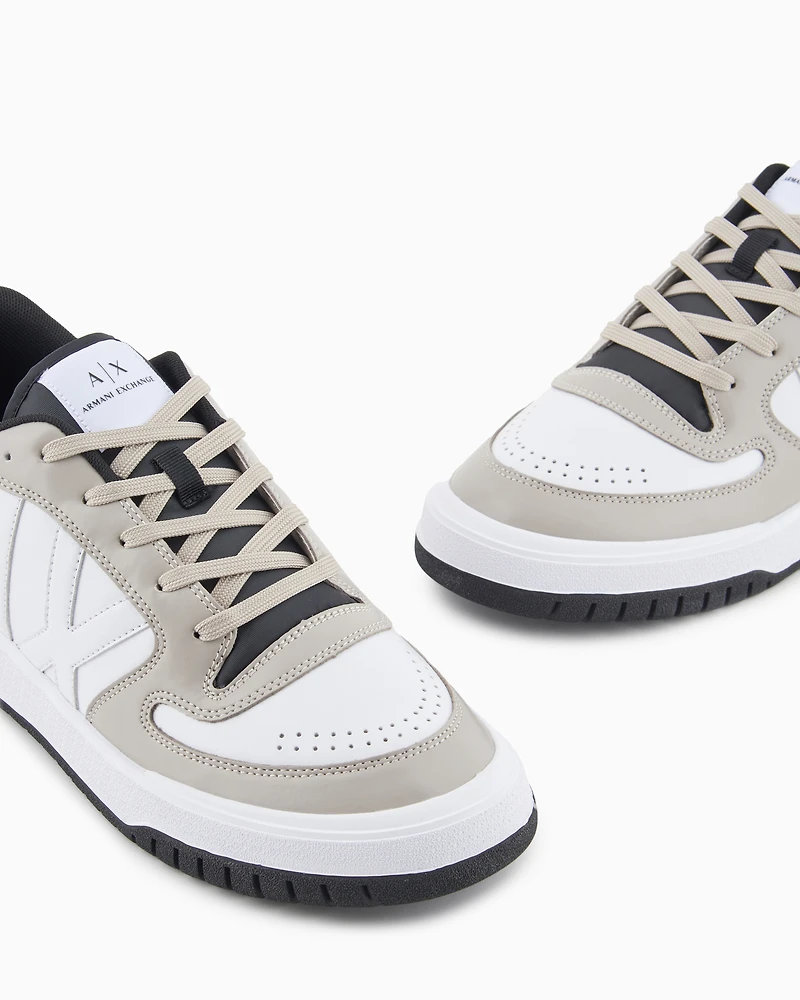 Sneakers with logo