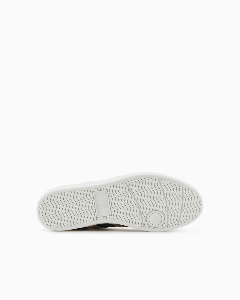 Sneakers with contrasting side bands