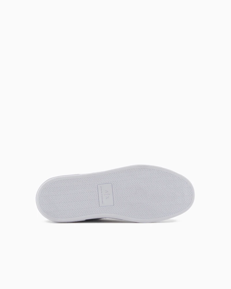 Sneakers with signature logo on the sole