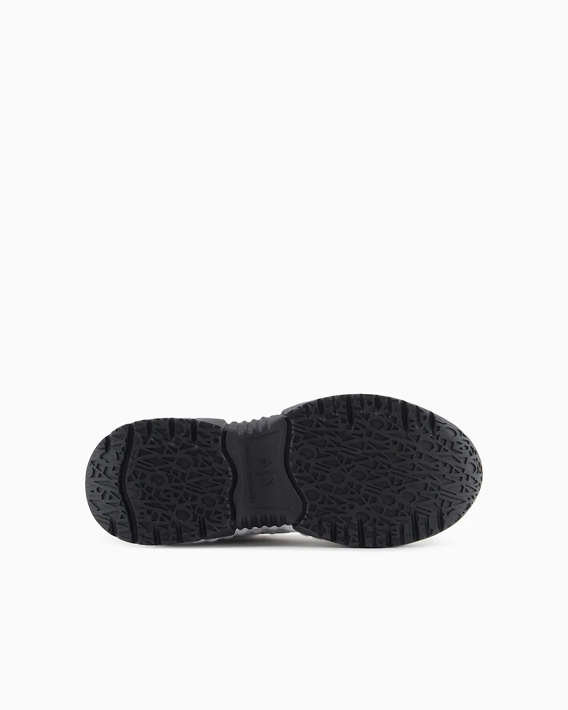 Chunky sneakers with contrasting sole