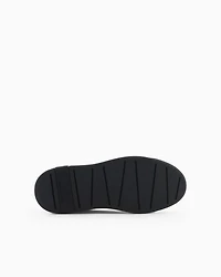 Sneakers with contrasting details and side logo