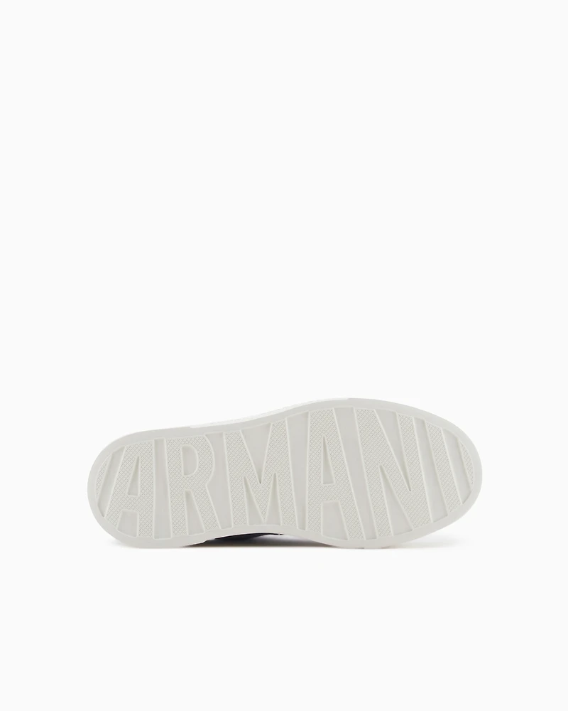 Sneakers with rope piping