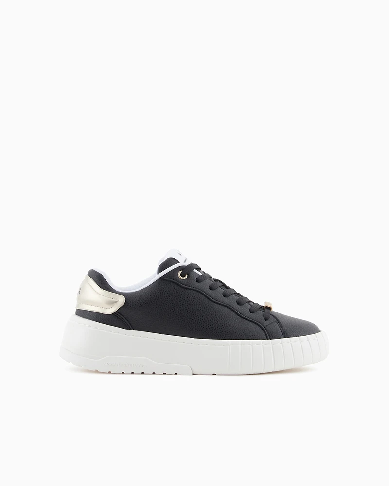 Sneakers with laces and logo
