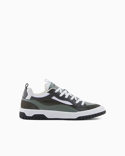 Sneakers with contrasting suede inserts