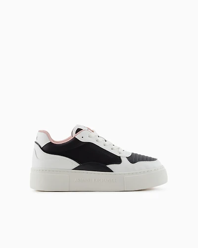 High-soled sneakers with naming logo