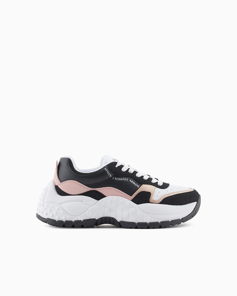Chunky sneakers with contrasting sole