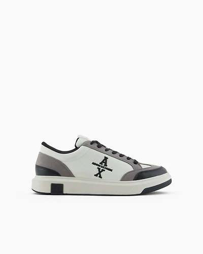 Sneakers with contrasting details and side logo