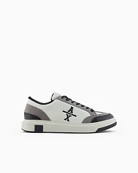 Sneakers with contrasting details and side logo
