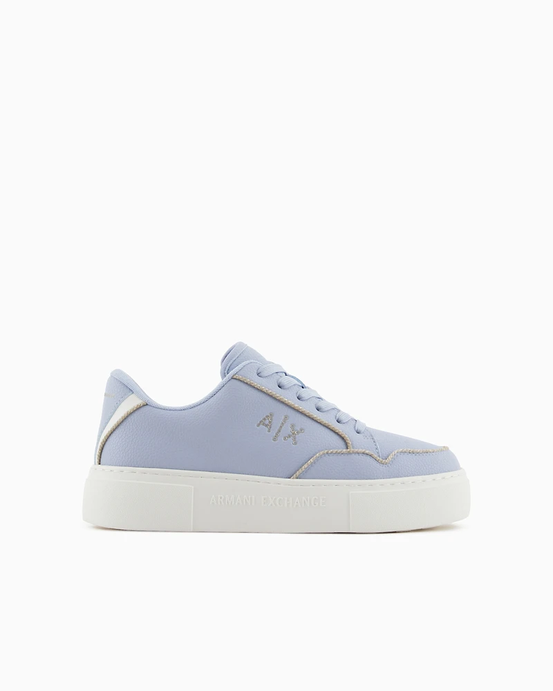 Sneakers with rope piping