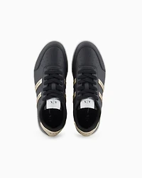 Sneakers with contrasting side bands