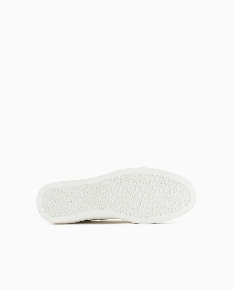 Sneakers with contrasting band