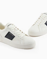 Sneakers with contrasting side band