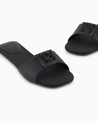 Slippers with band and logo