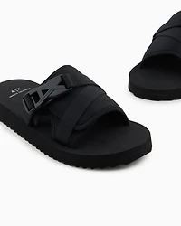 Slippers with crossed bands