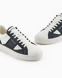 Sneakers with contrasting side band