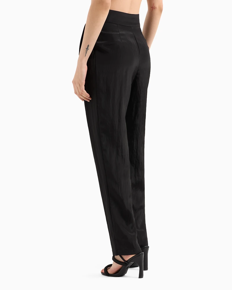 Trousers with pleats flowing fabric