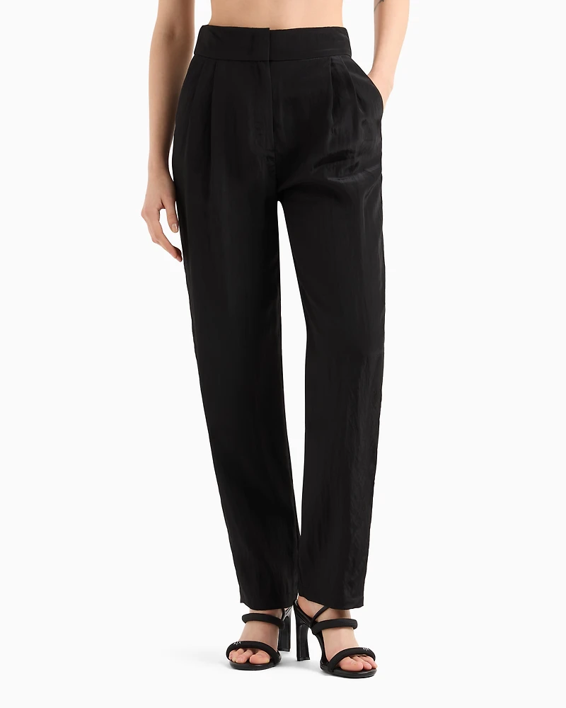 Trousers with pleats flowing fabric