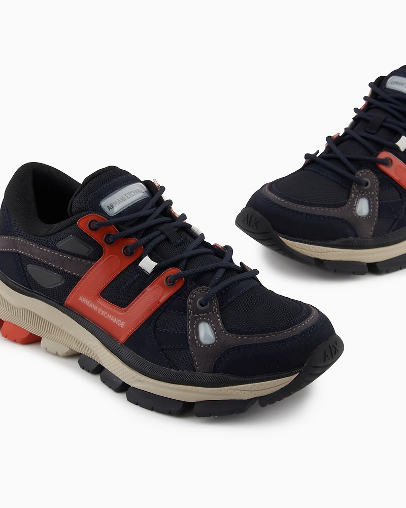 Sneakers with contrasting details