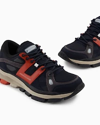 Sneakers with contrasting details
