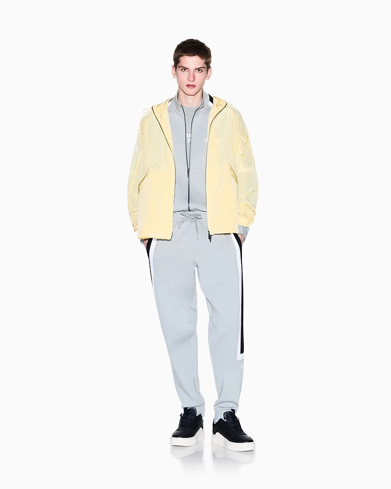 Short-sleeved sweatshirt with contrasting stripes
