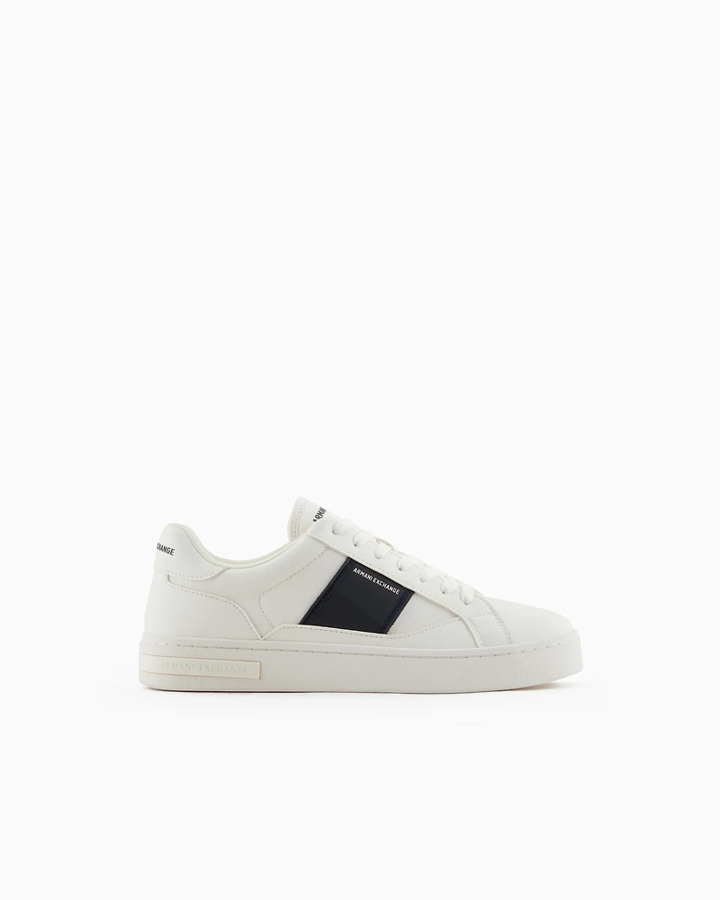 Sneakers with contrasting side band