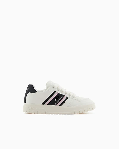 Sneakers with contrasting bands