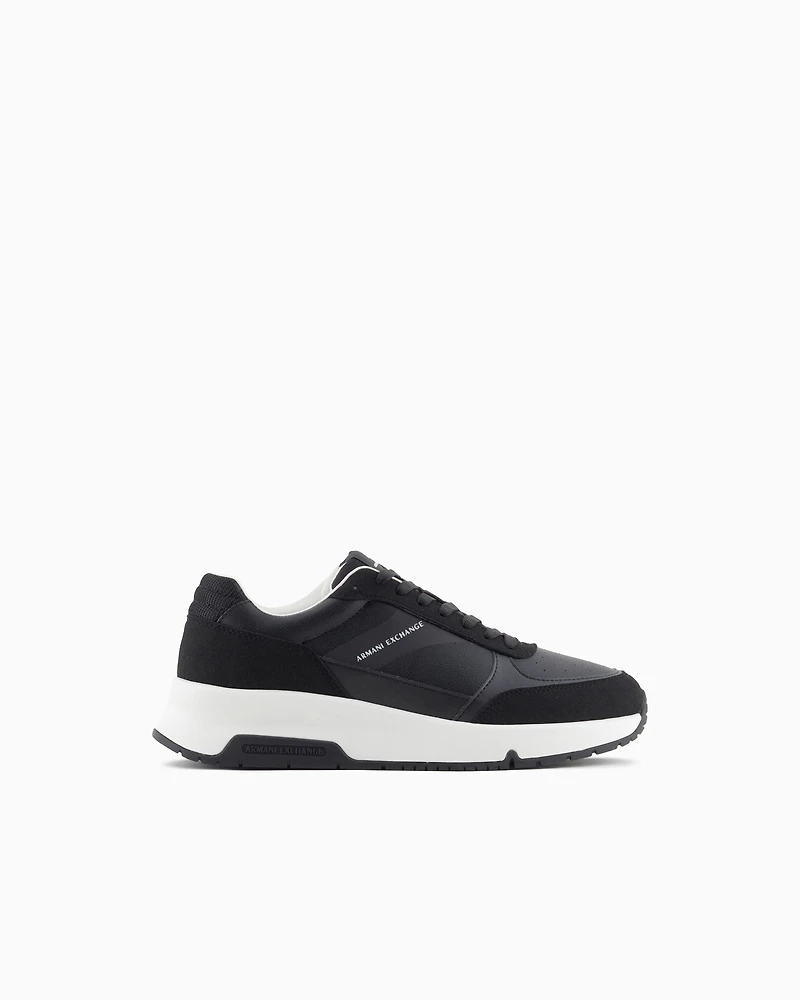 Sneakers with contrasting details and logo
