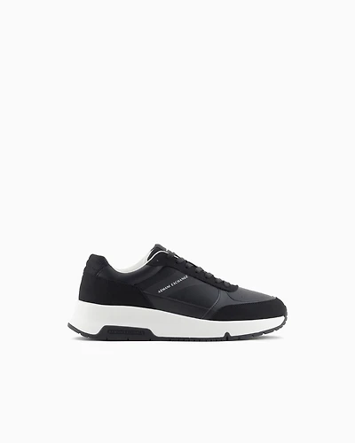 Sneakers with contrasting details and logo
