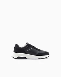 Sneakers with contrasting details and logo